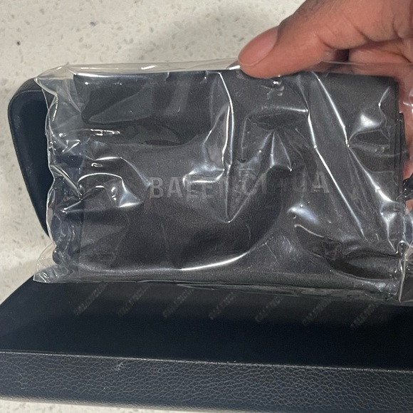 Balenciaga Oversized Rectangular Sunglasses - Picture 7 of 9